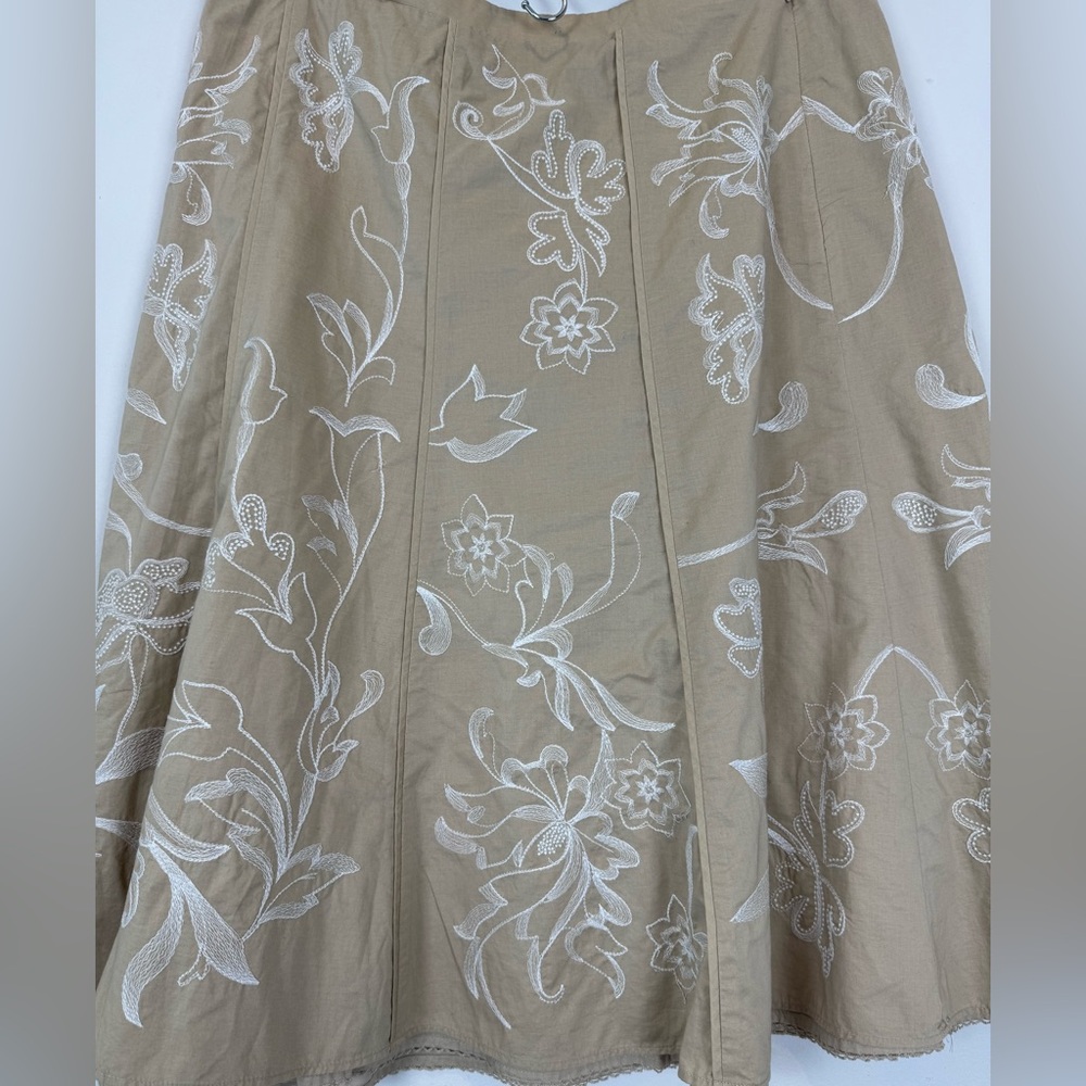 Ann Taylor Embroidered Floral A-Line Midi Skirt Beige Cotton Boho Size 8 - Picture 2 of 7